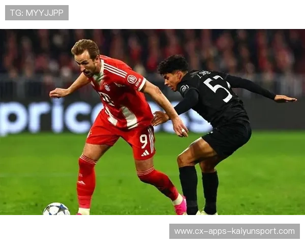 拜仁慕尼黑—莱万左脚兜射干脆利落破门